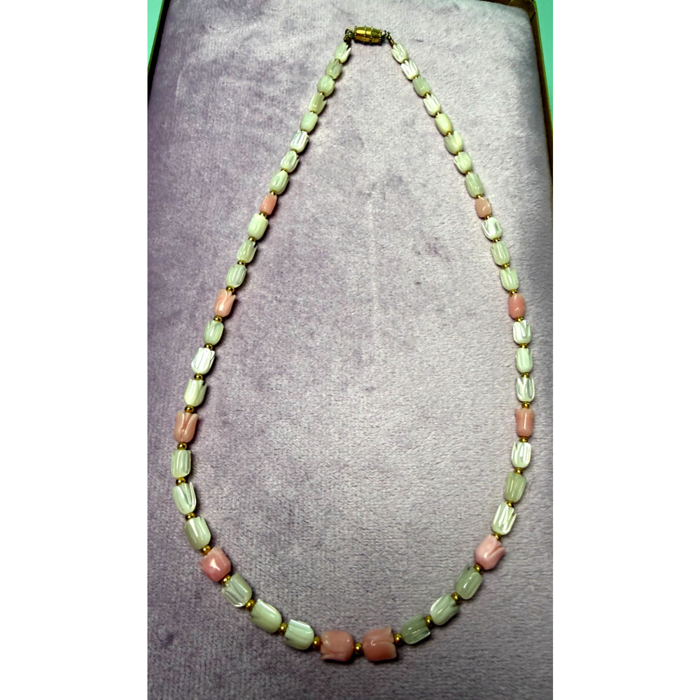 Vintage 17" Carved Shell MOP & Pink Angel Skin Coral Tulip Buds Beaded Necklace - Picture 5 of 5